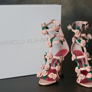 NWT Manolo Blahnik Doit Rosette Caged Heels, Rose